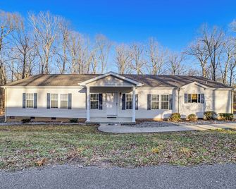 Benton Vacation Rental Near Kentucky Lake! - Benton - Building