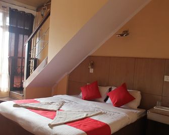 Hotel Kalash - Kālimpong - Bedroom