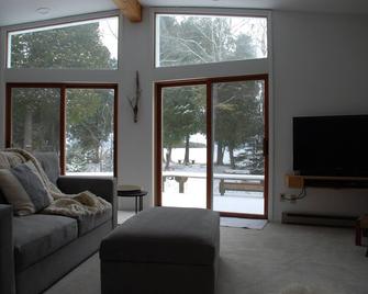 Lake-house With The Best View Of Cana Island And It's Lighthouse You Can Find! - Baileys Harbor - Obývací pokoj