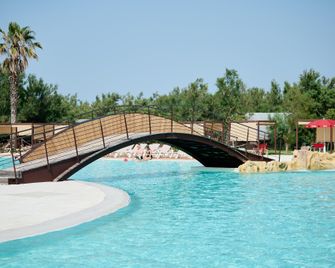 Torre Rinalda Beach Camping & Resort - Torre Rinalda - حوض السباحة