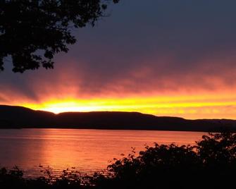 Vt Vacation Paradise - Lake Champlain Perfect 4 Lg Groups/ 3 Cottages Available! - Shoreham - Vista del exterior