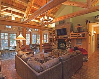 Homewood Hideaway - New Construction!! - Homewood - Living room