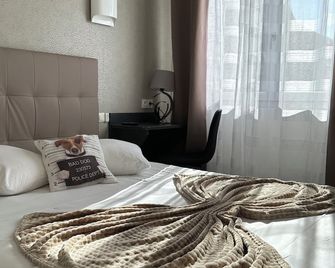 Hôtel Le Square - Aurillac - Habitación