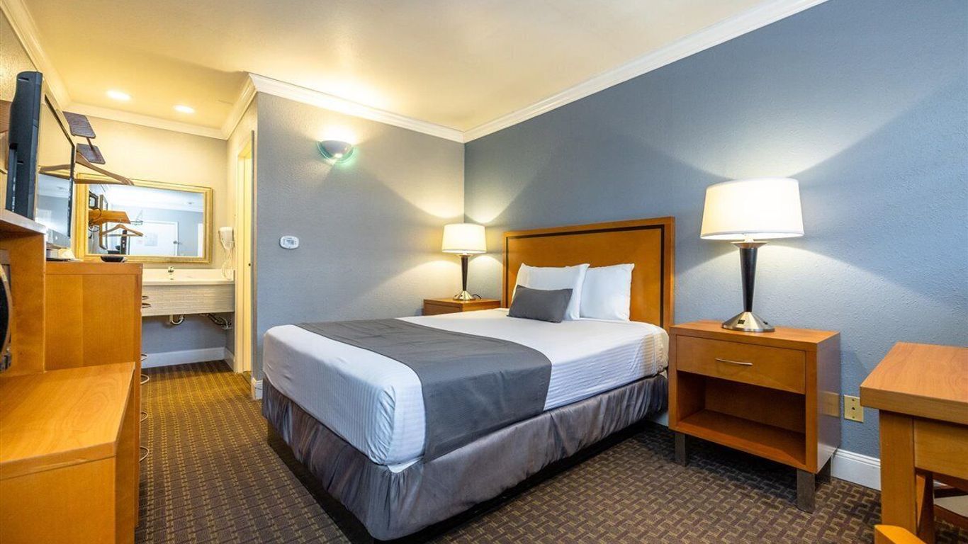 SOMA Park Inn – Civic Center