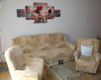 Apartment with separate entrance - Röbel/Müritz - Wohnzimmer