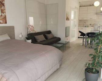 Charming Apartment With Sea View - Civitavecchia - Habitación