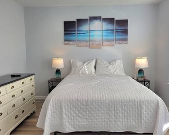 This townhouse is a 4 bedroom(s), 2.5 bathrooms, located in Neptune City, NJ. - Neptune - Bedroom