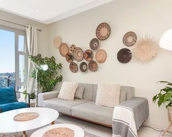 Charming 2-bedroom apartment in vibrant Johannesburg - Johannesburg - Living room