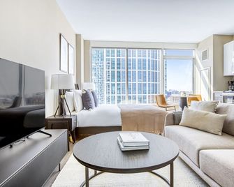 Luxe North Station Studio w/ Gym & W/D, near TD Garden, by Blueground - Boston - Living room