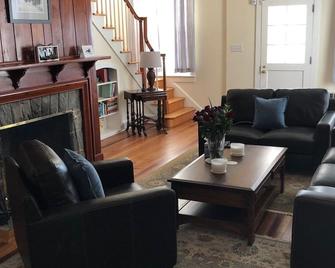 Peoples favorite! Perfect for golf or family outings, Mountain sunsets-Sleeps 13 - Skytop - Wohnzimmer