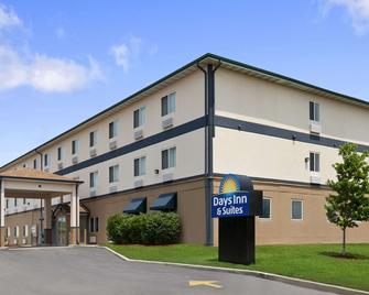 Days Inn & Suites by Wyndham Romeoville - Romeoville - Building