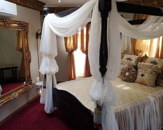 Excalibur Boutique Hotel - Rustenburg - Bedroom