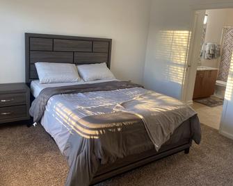 Beautiful rental unit just north of Atlanta. Very spacious, free parking - Duluth - Bedroom