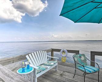 Idyllic Waterfront Escape w/ Private Boat Dock! - Summerton - Balcón
