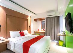 RedDoorz Apartment At Bogor Valley - Bogor - Bedroom