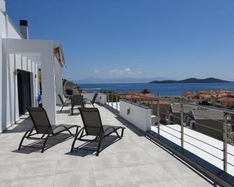 Aelia Apartments - Néa Péramos - Balcony