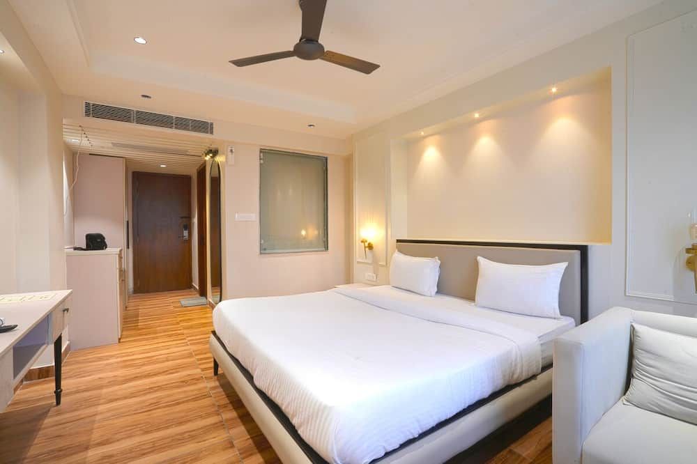 هوتل سكوير 36