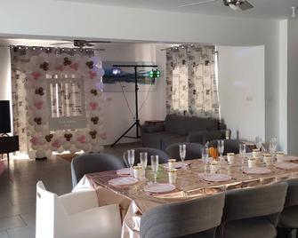 Kiti Village Villa Cyprus (Salt-Water Pool, 6 Bedrooms, Larnaca) - Lárnaca - Comedor