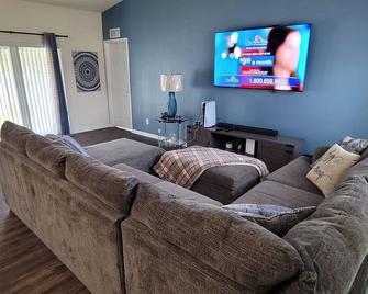 Cozy crib to unwind and relax with the family - LaBelle