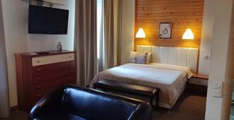 Club Hotel Strelets - Bişkek - Yatak Odası