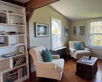 Historic Oceanfront Maine Village Year-Round Retreat, Gameroom + Water Access - Port Clyde - Living room