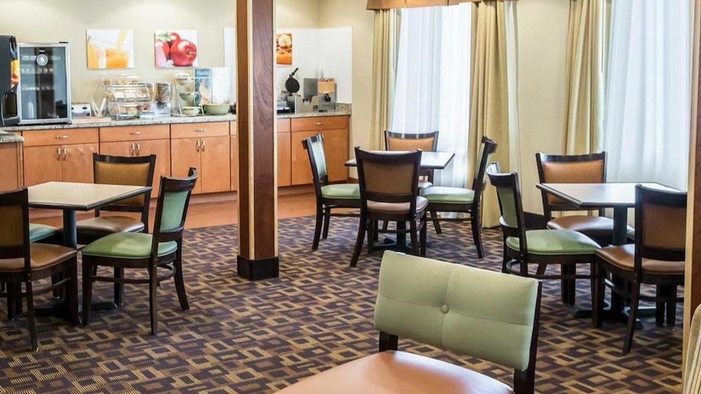 Quality Inn Chesterton near Indiana Dunes National Park I-94