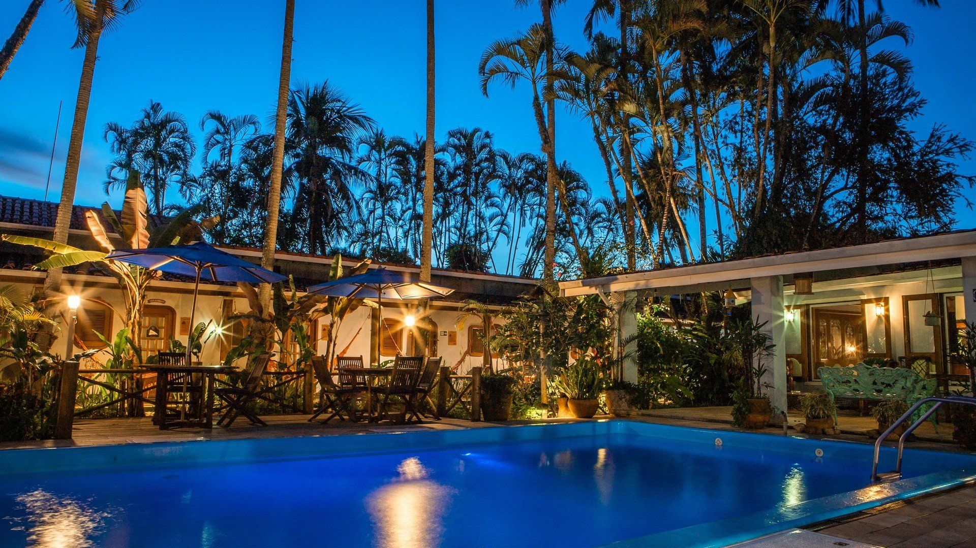 بلازا إن بوزادا دو كابيتاو - إلهابيلا - حوض السباحة