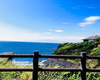 Japanese Traditional Hotel Kanasa - Izu Ōshima - Outdoor view