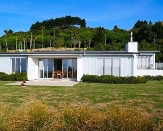 Aston Road Villa Bed & Breakfast - Waikanae - Building