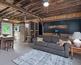 Otsego Château Sanctuary - Pool / Guest House / Event Venue / Pond / Fire Pit - Otsego - Sala de estar