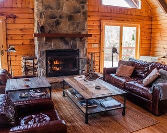 Belleayre View: Paramount Views, Hot Tub + Firepit - Fleischmanns - Sala de estar