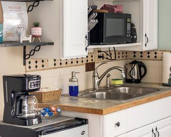 Sandpiper Cottage - A Eclectic Beach Theme -Kitchenette, Eclectic Beach Theme Studio Kitchenette Pe - Seaview - Cocina