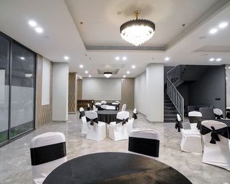 Saltstayz Select - Golf Course Road & Sector 57 - Karnāl - Banquet hall