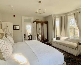Woodbourne Inn - Niagara-on-the-Lake - Bedroom