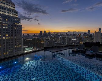 Montraj Continent Sukhumvit Bangkok - Bangkok - Piscina