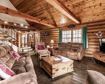 Cider Cabin - Brown County's Finest Log Cabin - Nashville - Living room