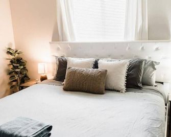 Cedar Retreat: 2 Bedroom Residential Home - Cedar City - Bedroom
