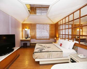 Midi Motel Tainan Branch - Tainan City - Bedroom
