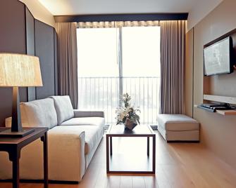 Arcadia Suites Bangkok - Bangkok - Living room