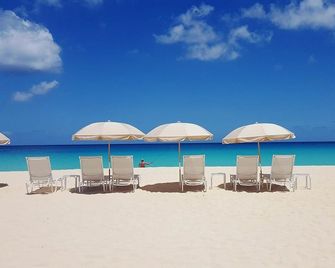 Caribbean Getaway | Room w/ Full Kitchen & Patio | Steps Away from the Beach - Long Bay Village - Playa