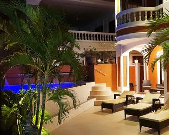 Yailand Luxury Pool Villa Pattaya Walking Street 5 Bedrooms - Pattaya - Patio