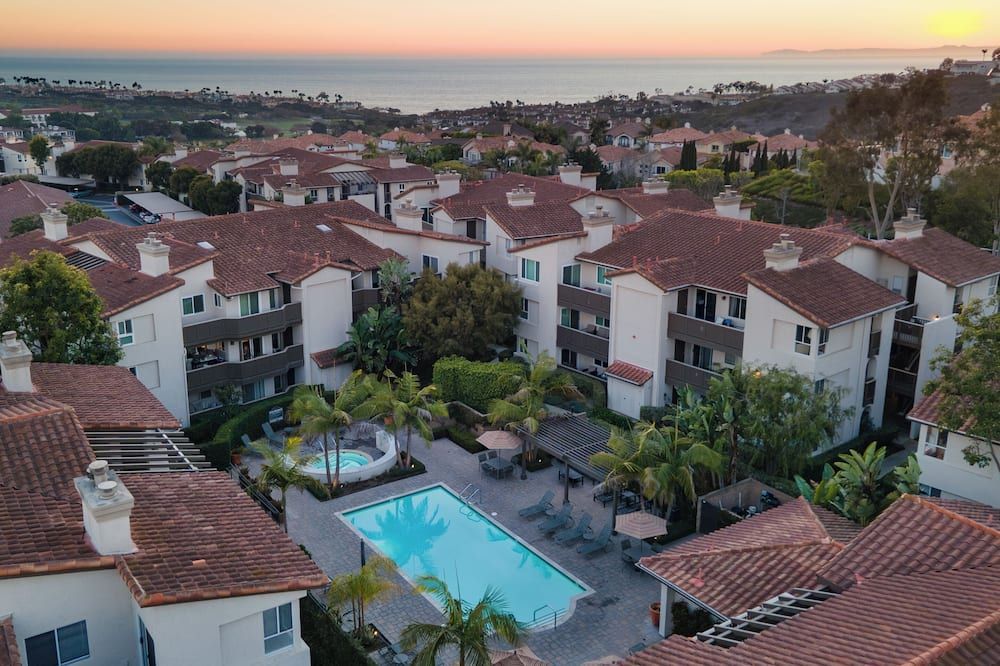 Walk to Beach Pool, Hot Tub, Private Patio, Parking Seabreeze Retreat - Dana Point