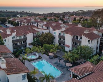 Walk to Beach Pool, Hot Tub, Private Patio, Parking Seabreeze Retreat - Dana Point