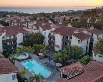Walk to Beach Pool, Hot Tub, Private Patio, Parking Seabreeze Retreat - Dana Point