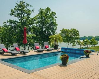 River front paradise, boat, kayak, swim, go to the racetrack, have fun, relax! - Cayuga - Pool
