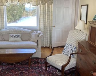 Oceanfront Home in Belfast with large deck and million dollar views! - Belfast - Wohnzimmer