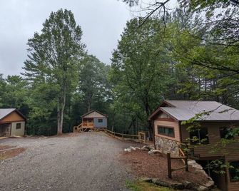 Oak Treehouse Cabin Rustic Luxury Near Asheville - Marshall - Vista del exterior