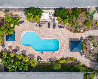 Quality Inn & Suites Near Fairgrounds Ybor City - Tampa - Pool