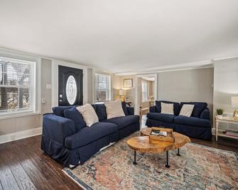 Modern 3br Country Farmhouse - Winchester - Living room