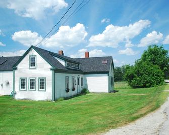1850s Farm House - Minutes from Acadia, Lamoine Beach, and Lamoine State Park - Lamoine - Edificio